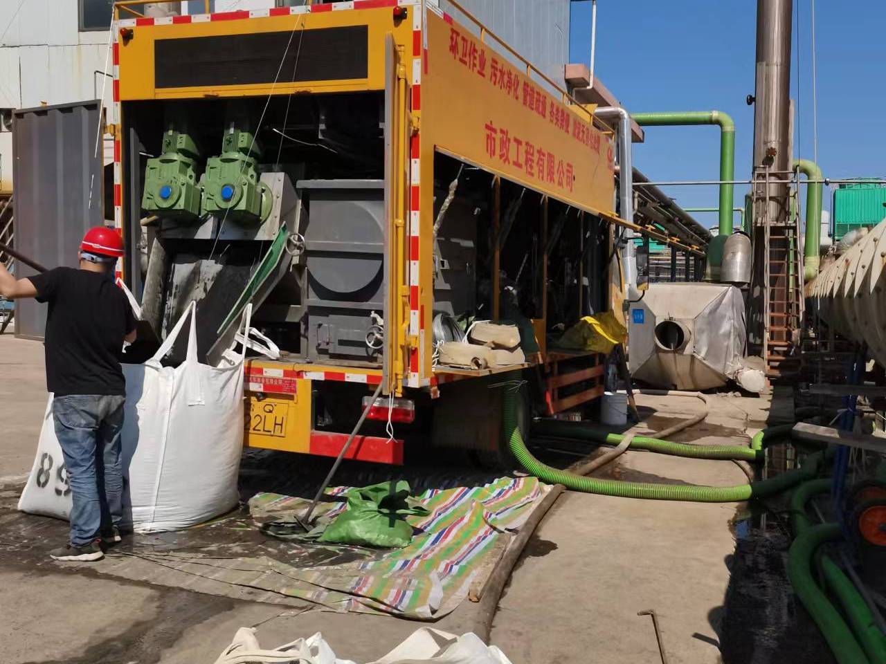 富裕淤泥压干处理